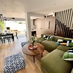 Βίλα Superbe Avec Piscine A 10 Min Du Centre *